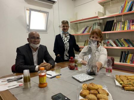 إدارة كلية مركز النقب تكرّم مفتشة وزارة العمل السيدة إيتي ميرون